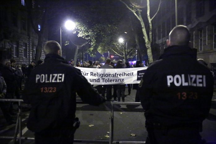 Nur eine von mehreren angemeldeten Gegendemonstrationen. Foto: L-IZ.de