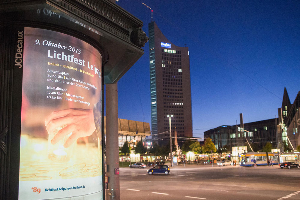 Rund 150 City-Light-Plakate (CLP) werben z.B. in der Partnerstadt für das Lichtfest Leipzig. Foto: Christian Modla