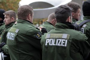 Polizisten im Demo-Einsatz. Foto: L-IZ.de