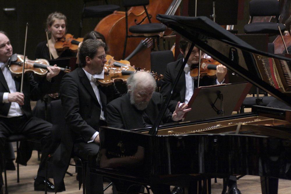 Radu Lupu begeistert am Klavier. Foto: Alexander Böhm