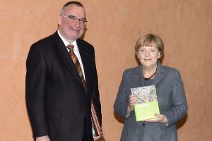 Angela Merkel mit Haik Thomas Porada, IfL. Foto: Karsten Kraehmer