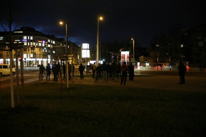 17:05 Uhr: Versammlung am Westplatz. Foto: L-IZ.de