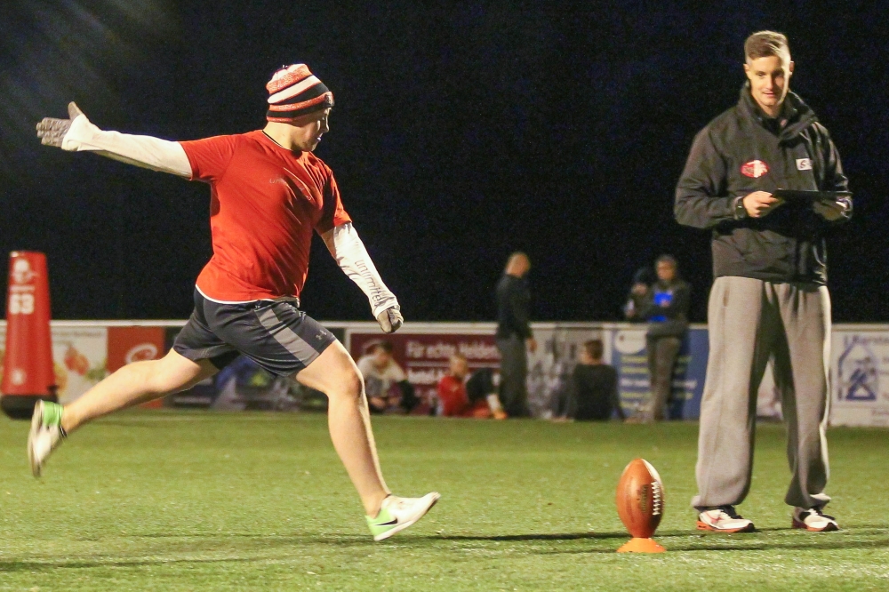 Etwa 20 junge Football-Falken zeigten beim Probetraining ihr Können. Foto: Jan Kaefer