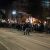 20:15 Uhr: Legida Teilnehmerin empört - So was gehört sich nicht - zu Filmenden an der Seite. Die Polizeikette ist wie ein Sieb. Foto: L-IZ.de