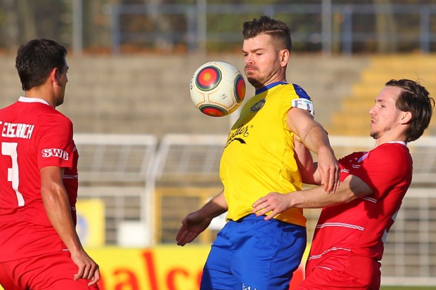Lok-Kicker Paul Schinke in der Zange. Foto: Jan Kaefer