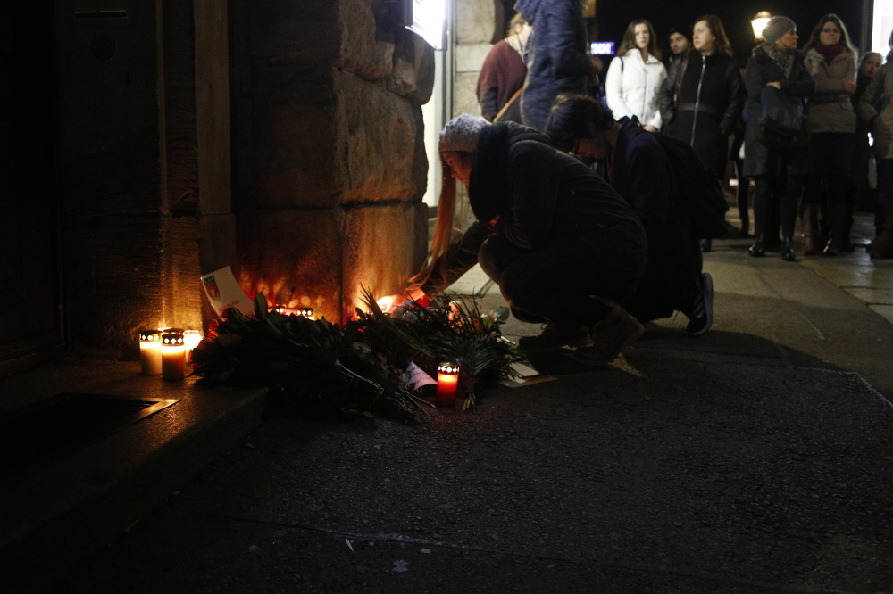 Anteilnahme für die Opfer der Anschläge von Paris. Foto: Alexander Böhm