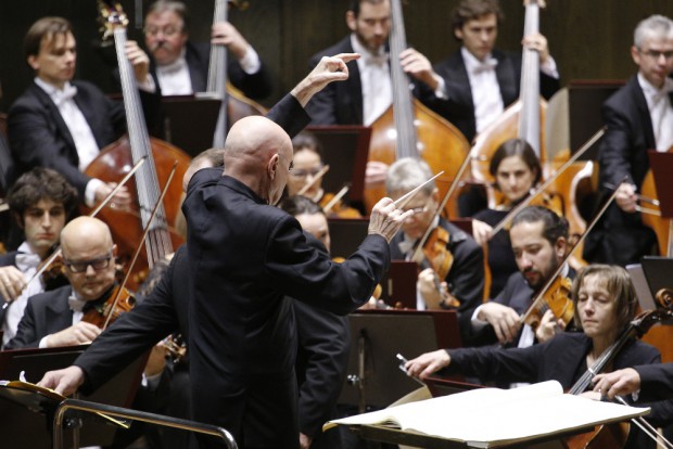 Christoph Eschenbach dirigiert das Gewandhausorchester. Foto: Alexander Böhm
