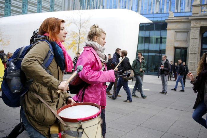 Der Protest wurde lautstark begleitet. Foto: Alexander Böhm