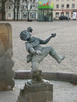 Das Heinzelmännchen im Marktbrunnen. Foto: Karsten Pietsch