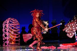 Die Hexe tanzt wieder auf der Opernbühne. Foto: Ralf Martin Hentrich