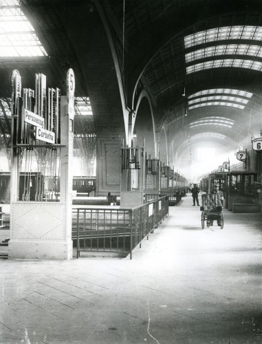 Hauptbahnhof, Querbahnsteig, 1917. Foto: Paul Kabisch