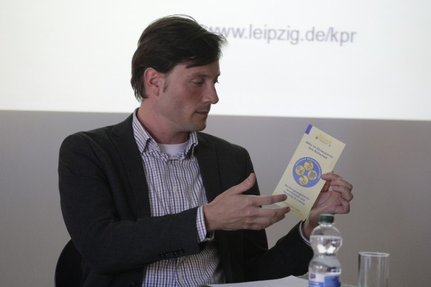 Bürgermeister Heiko Rosenthal verweist auf Hilfsangebote. Foto: Alexander Böhm