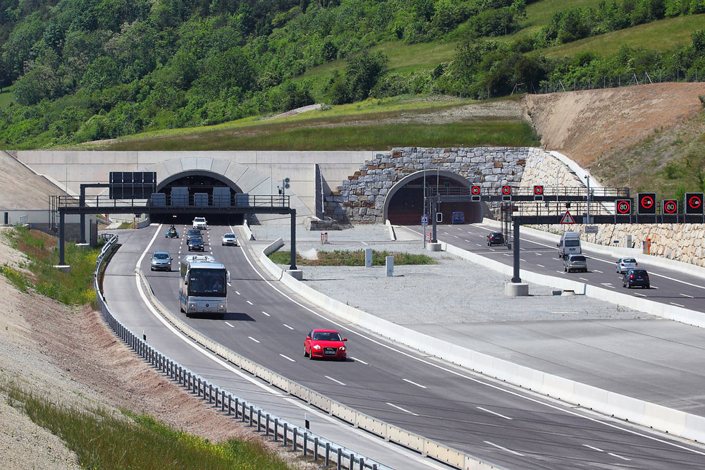 Tunneleinfahrt Jagdbergtunnel nahe Jena/Thüringen. Foto: "DEGES/René Legrand