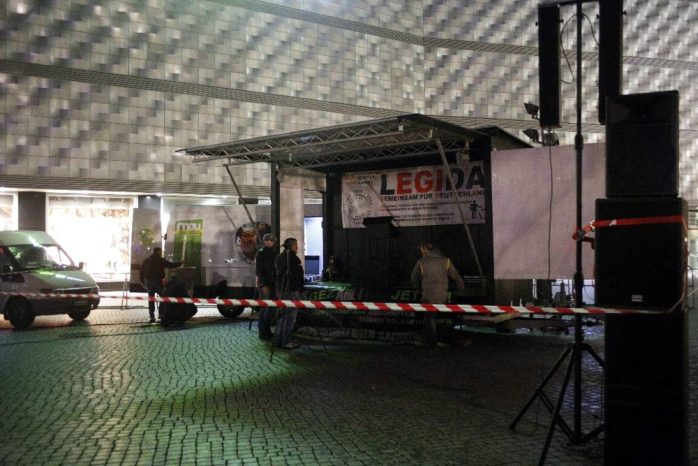 Legida baut auf am 9. November auf dem Richard-Wagner-Platz. Foto: L-IZ.de