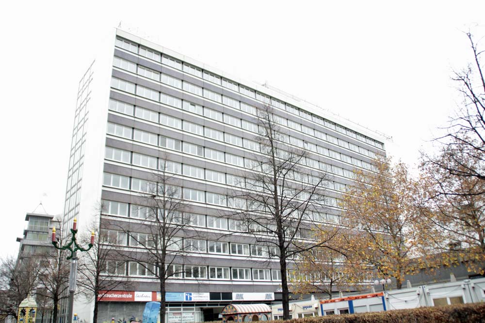 Das Brühlpelz-Hochhaus wird bis Mitte April Asyl-Notunterkunft. Foto: Martin Schöler