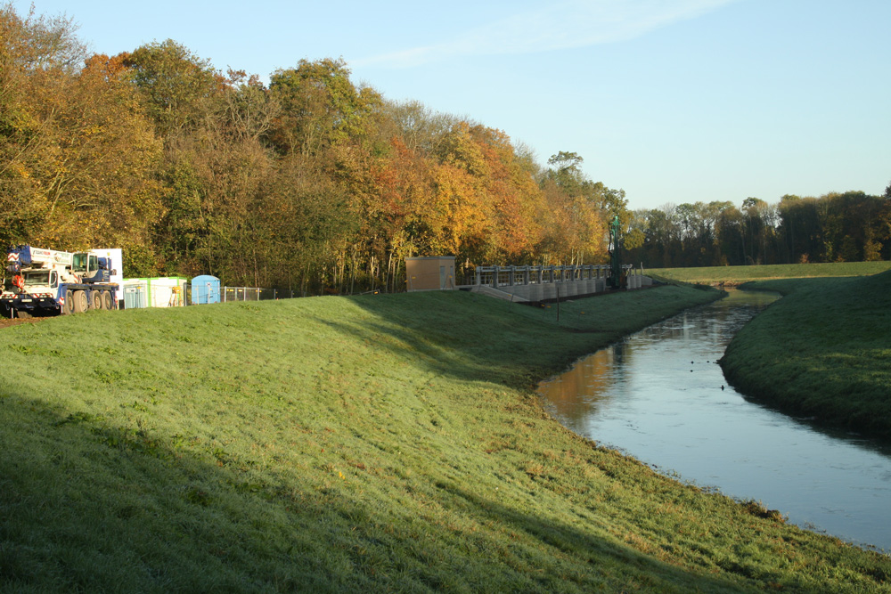 100 Meter vorm Nahleauslasswerk könnte der neue Einlauf für die lebendige Luppe seinen Platz finden. Foto: Ralf Julke
