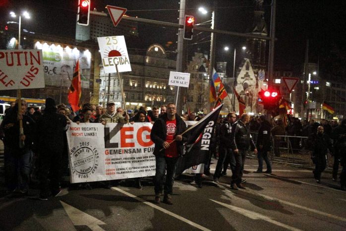 Offiziell gegen (Neo)Nazis. Inoffiziell sind sie jedes Mal dabei. Foto: L-IZ.de