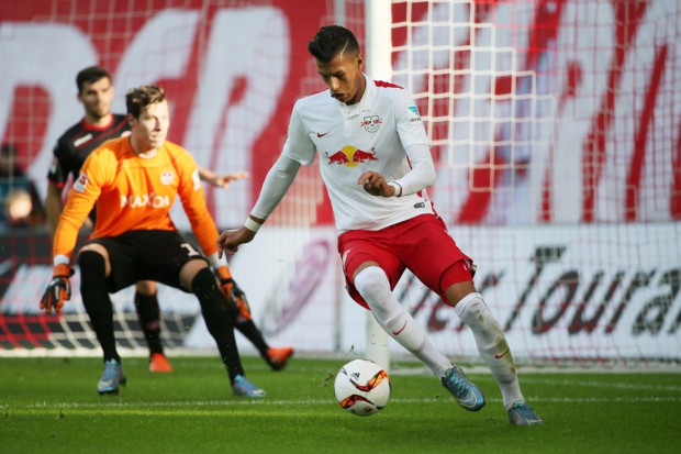 Ein gut parierender Gästetorwart Müller verhinderte den Ausgleich: Foto: GEPA Pictures