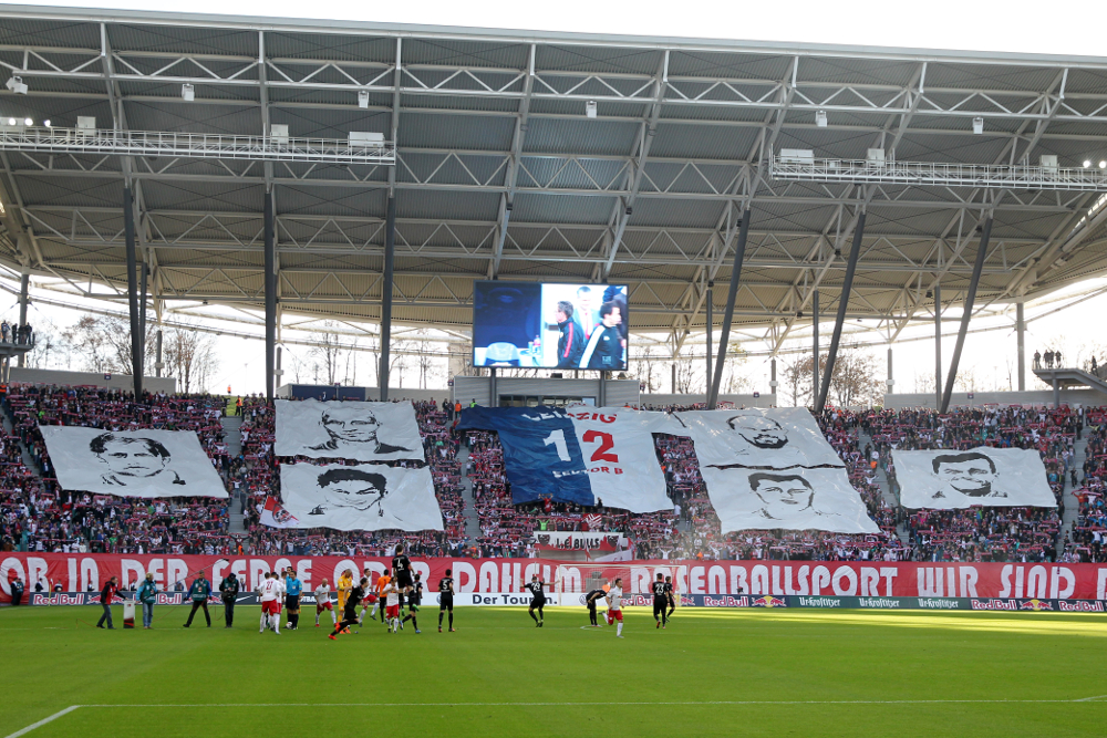 Einziger Lichtblick: Fan-Choreographie vor Spielbeginn. Foto: GEPA pictures