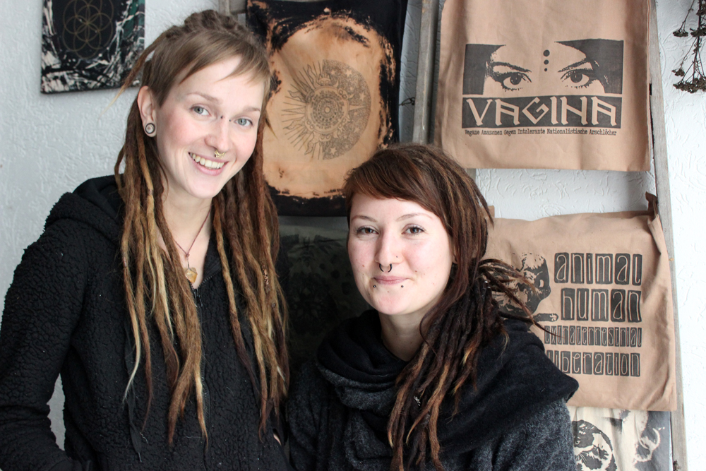 Die Schmiauze-Amazonen Franzi (li) & Lucie. Foto: Volly Tanner