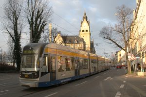 Straßenbahn kurz vor Linkelstraße und Rathaus Wahren. Foto: Ralf Julke