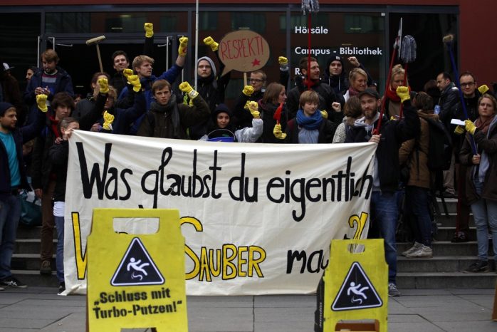 Symbolbilder als Unterstützung für den Arbeitskampf. Foto: Alexander Böhm