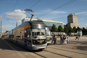 XXL-Straßenbahnen der LVB auf dem Augustusplatz. Foto: Ralf Julke