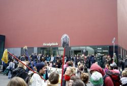 Zwischen 50 und 100 Personen unterstützten die Aktion. Foto: Alexander Böhm