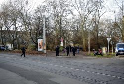 1115 Polizei sichert Albrecht-Dürer-Platz