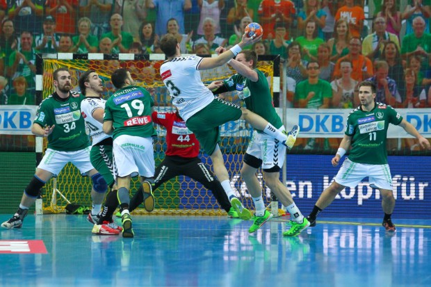 Die DHfK-Männer hatten auch in der Abwehr alle Hände voll zu tun. Foto: Jan Kaefer
