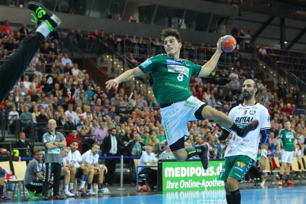 Lukas Krzikalla segelt dem von Andreas Wolff bestens gehütetem Tor entgegen. Foto: Jan Kaefer