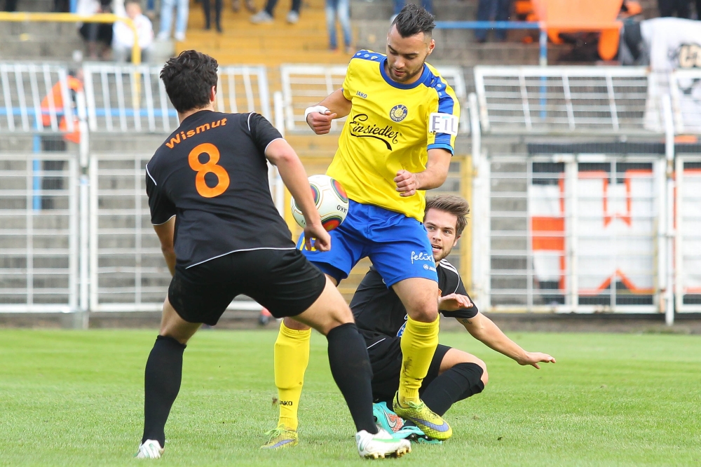 Djamal Ziane (hier im Spiel gegen Gera) holte den Elfmeter zum 1:0 heraus und legte später selbst das 2:0 und 4:0 nach. Foto: Jan Kaefer (Archiv)