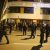 20:35 Uhr: Die Polizei schirmt Gegendemonstranten vorm Gitter ab. Foto: L-IZ.de