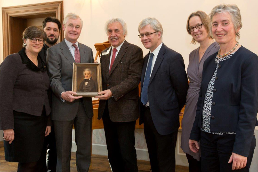Die Übergabe des kleinen Porträts von Wilhelm Friedrich Ernst Bach am 6. Dezember im Sommersaal des Bach-Museums. Foto: Bach-Archiv Leipzig