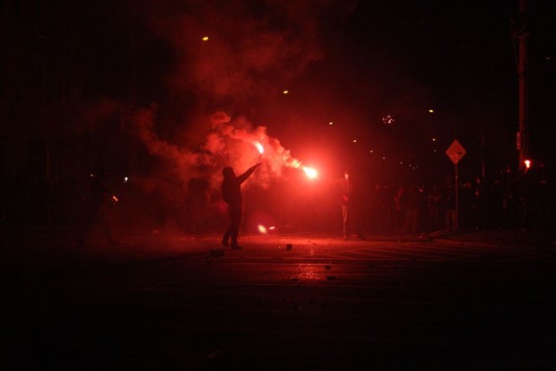 Einsatz von Bengalfeuern in der Silvesternacht 2013/14 am Kreuz. Foto: L-IZ.de