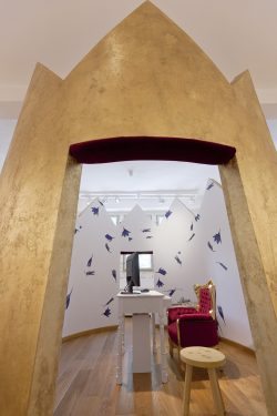 Von Kronen, Königen und Krönungen, Macht und Mächtigen, darf im Thronsaal geträumt werden.... Foto: Karsten Pietsch