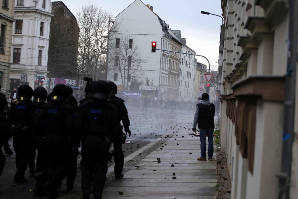 Der Blick auf den Südplatz während der Ausschreitungen am 12. Dezember. Foto: L-IZ