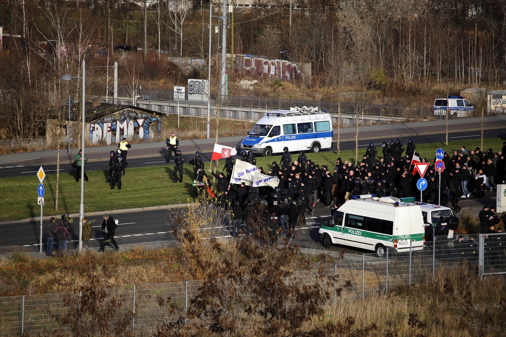 Die Rechte marschierte mit wenigen Teilnehmern und erreichte am Samstag, 12. 12. dennoch ihr Ziel. Foto: L-IZ.de