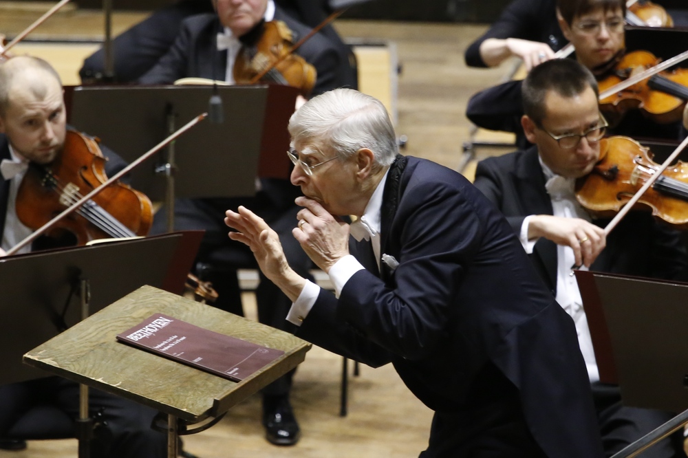 Herbert Blomstedt und das Gewandhausorchester. Foto: Alexander Böhm