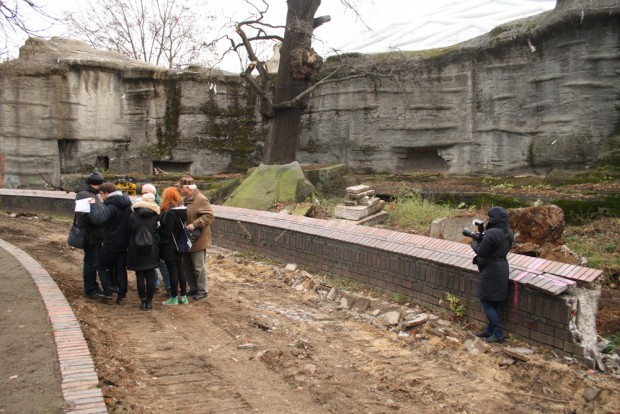Die alte Felsenlandschaft von 1928 wird abgerissen und neu aufgebaut. Foto: Ralf Julke