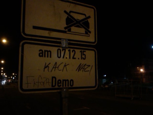 "Kack Nazi" bei der "FIFA-Demo" an der Nürnberger Straße. Foto: L-IZ.de