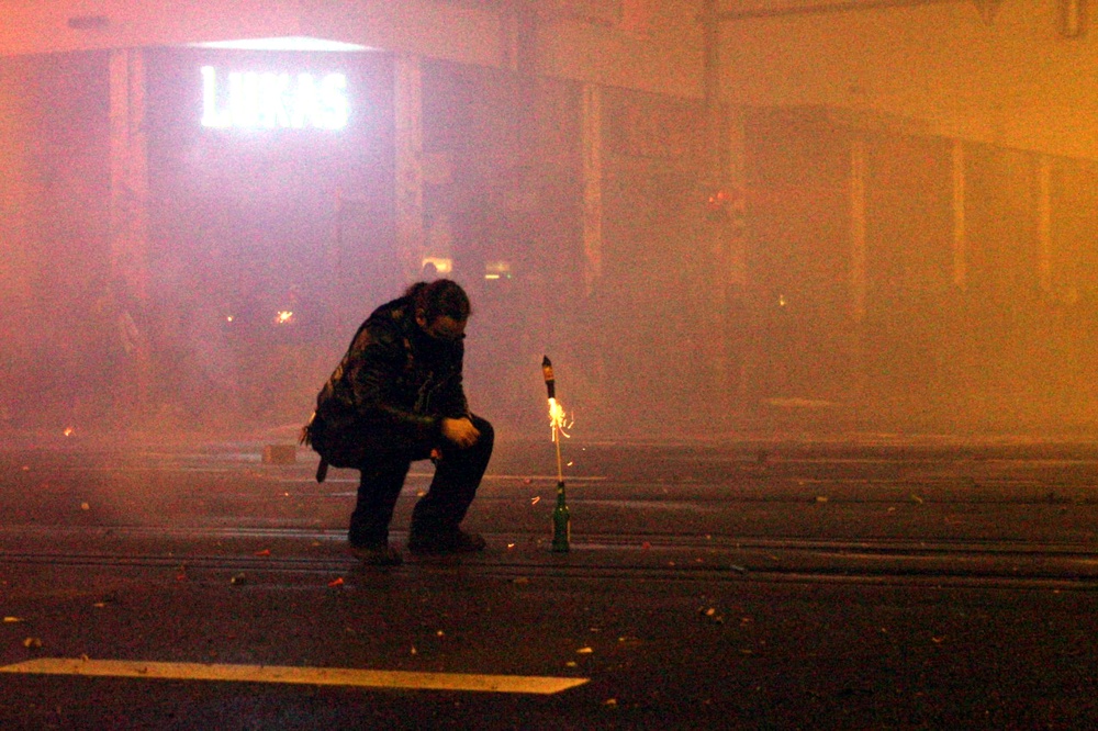 Zur Veranschaulichung: Keine Versammlung. (Silvester 2014/15 in Connewitz) Foto: Alexander Böhm