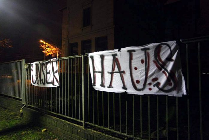Die Initiative nimmt das Haus in Besitz. Foto: Marcus Fischer