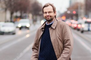 Rüdiger Wink, Professor für Volkswirtschaftslehre an der HTWK Leipzig, ist Experte für Resilienzforschung. Foto: Johannes Ernst/HTWK Leipzig