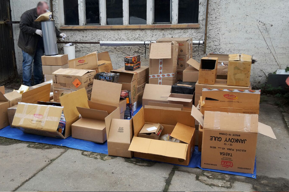 Nach erster Bewertung haben die beschlagnahmten Gegenstände einen Verkaufswert von ca. 40.000 - 50.000 Euro. Foto: PD Leipzig