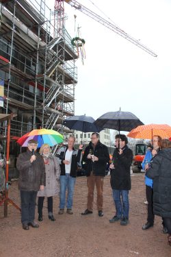 Thomaspfarrer i.R. Christian Wolff bei seiner Ansprache zum Richtfest. Foto: forum thomanum