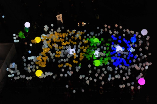 401 leuchtende LED-Ballons. Foto: Dieter Grundmann/Westend-PR