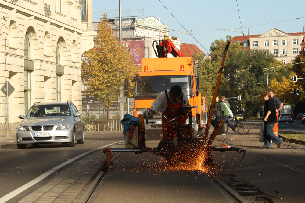 Schweißarbeiten am Dittrichring in Leipzig. Foto: Ralf Julke