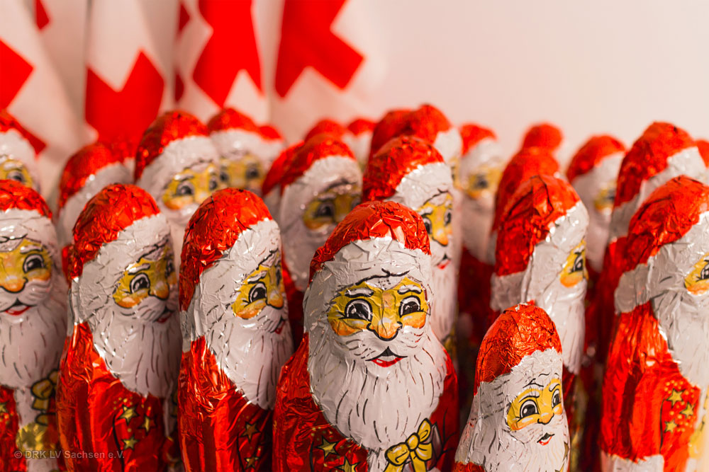 Nikolausüberraschungen für Flüchtlingskids. Foto: DRK LV Sachsen e.V.