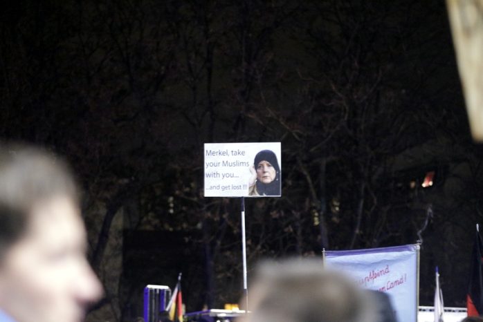 Merkel und die Muslime. Ein Laienstück. Foto: L-IZ.de